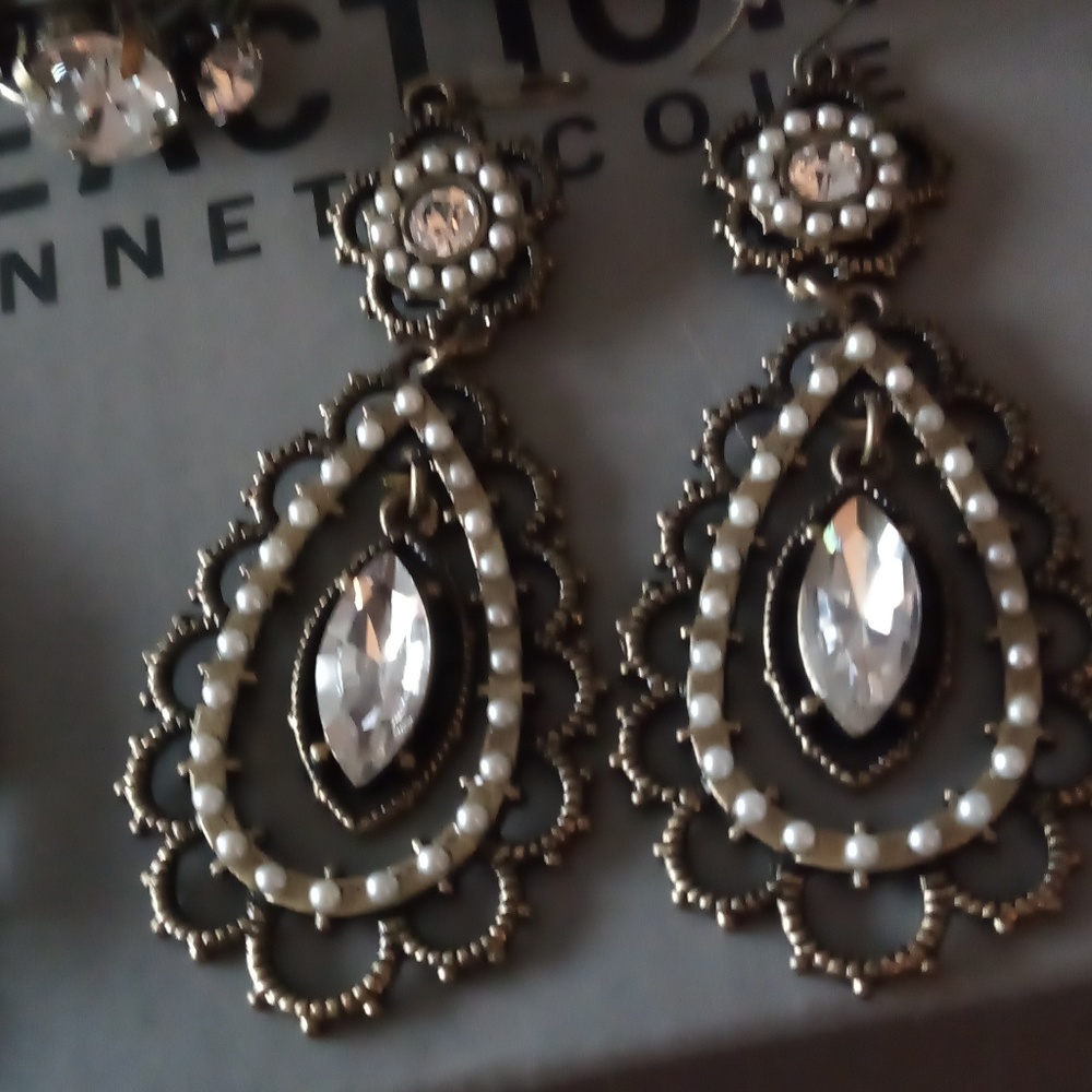 Jewelry - Picture 4 of 6